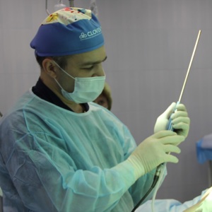 Пластические хирургии Волынской больницы провели 2-й учебный курс по липоскульптуре на аппарате "PAL-Liposculptor"